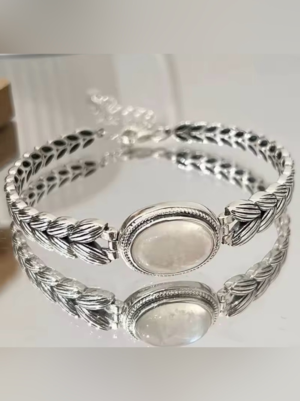 Vintage Silver-Tone Wheat Leaf Bracelet Oval Statement Centerpiece Elegant Boho